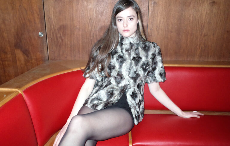 Sophie May exkluzív lejátszási listát oszt meg a The Cover kíséretében
