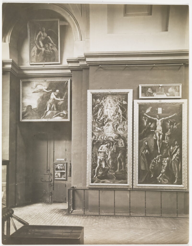José Lacoste és Juana Roig. Kilátás a Központi Galériára, bejárattal a fényképeket árusító létesítménybe, 1901-1909. Prado Múzeum archívuma