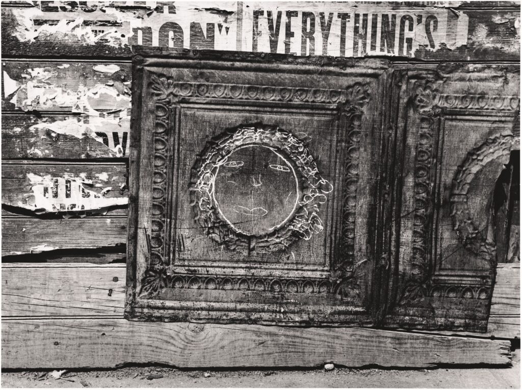 Helen Levitt. New York, 1939 körül. © Film Documents LLC, a Zander Galerie jóvoltából, Köln