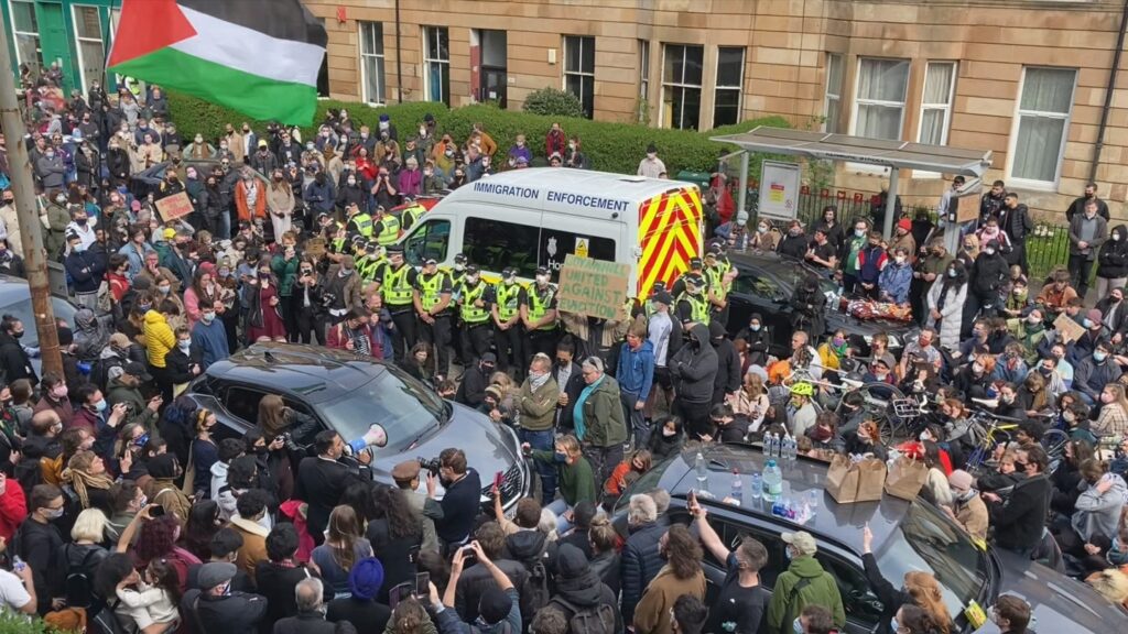 Az „Everybody to Kenmure Street” igazgatója: A polgári ellenállás spontán aktusának reflektorfénybe helyezése és Emma Thompson szerepe a dokumentumban

