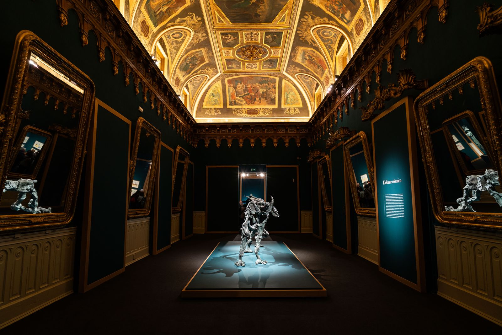 Salvador Dali. Kozmikus elefánt, 1981-1986. Az 1974-ben készült szobor bővítése Salvador Dalí engedélyével