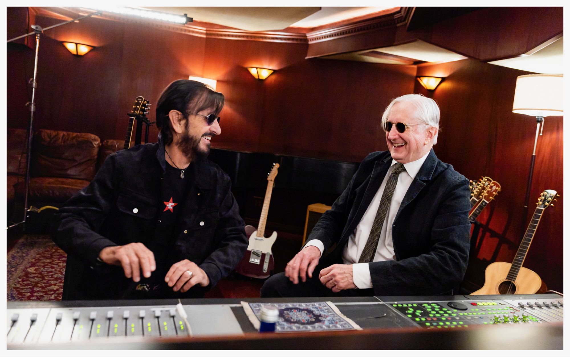 Ringo Starr és T Bone Burnett. Köszönetnyilvánítás: Scott Ritchie