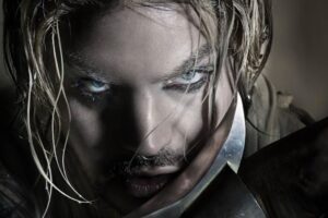 Adam Lambert bejelentette új albumát, az Adamet az Eat U Alive című kislemezzel.