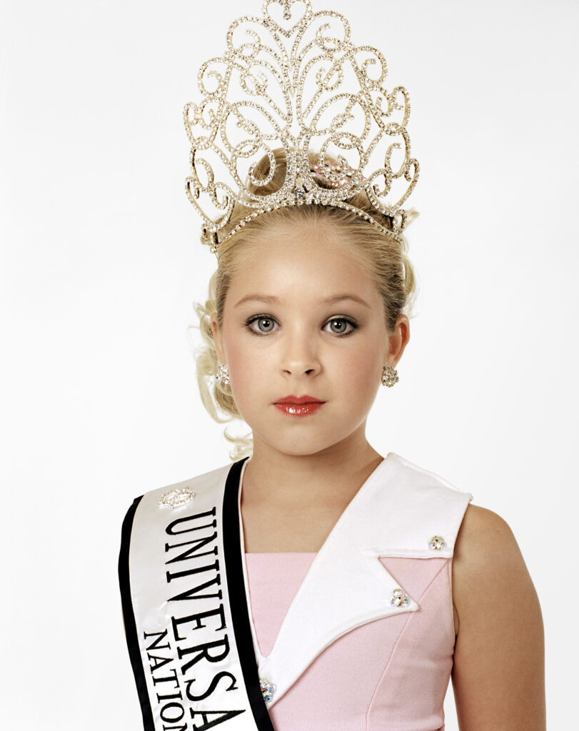 Zed Nelson. Katie, G éves. Győztes. Texas állam egyetemes jogdíjas szépségversenye, 2009. A művész jóvoltából