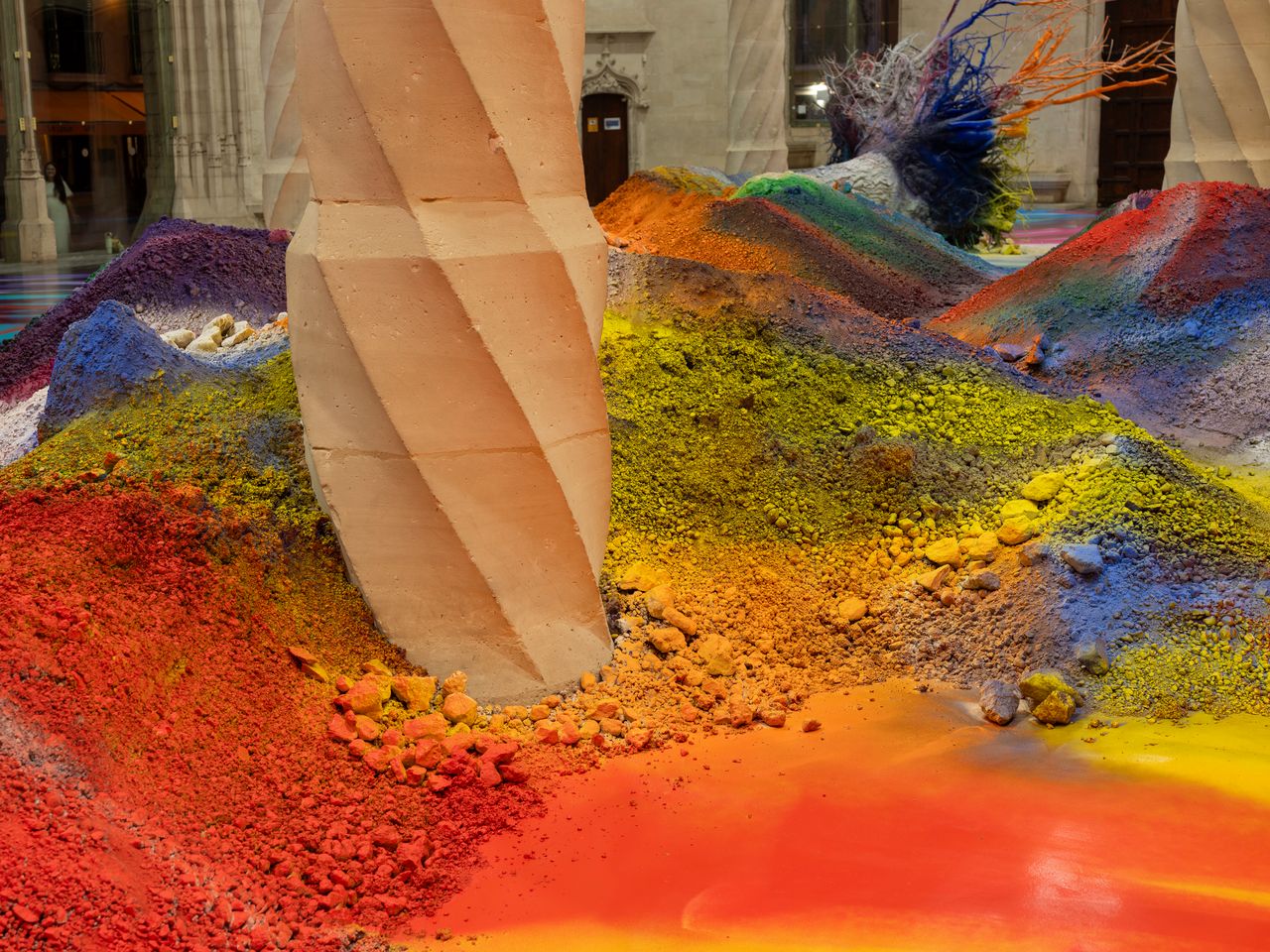 Katharina Grosse. Arrels, 2026. Az Es Baluard Museu jóvoltából. Fotó: Bruno Daureo. © a mű, Katharina Grosse, VEGAP, Illes Balears, 2026