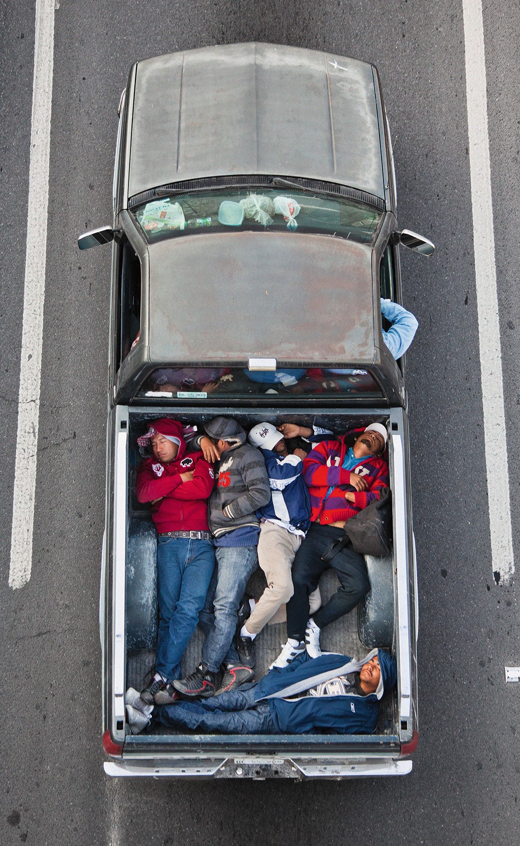 Alejandro Cartagena. Carpoolers #21, a Carpoolers sorozatból, 2011-2012. A művész jóvoltából © Alejandro Cartagena