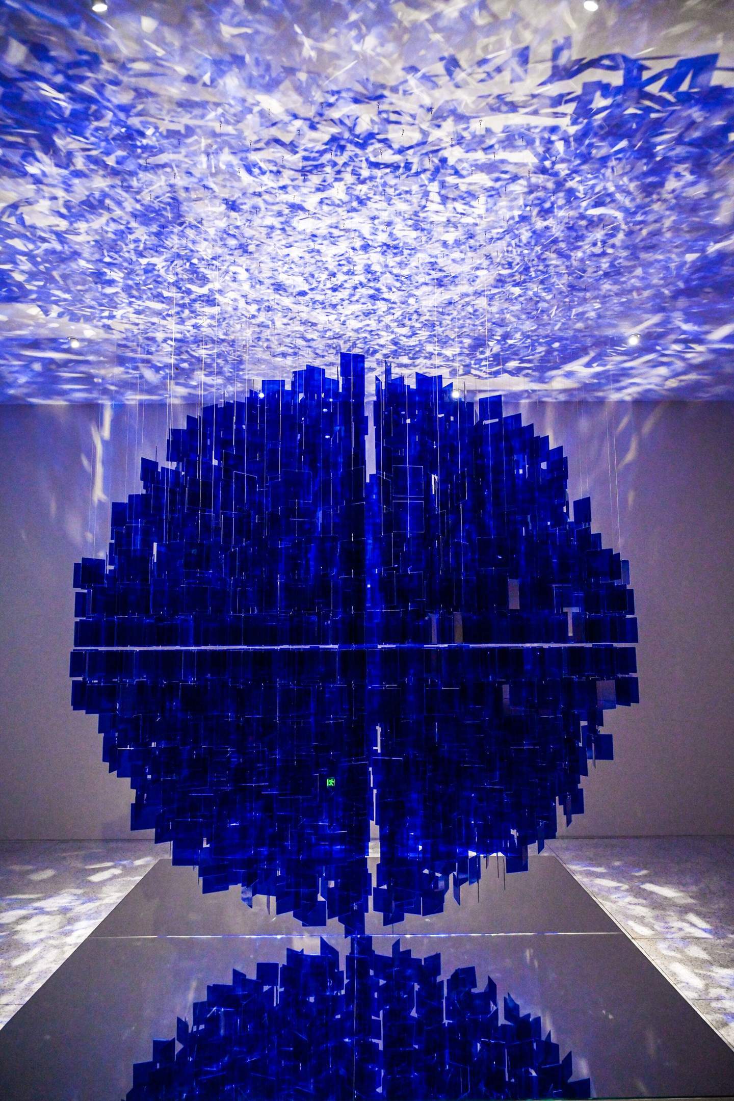 Julio Le Parc. Blue Sphere, 2013. © ADAGP, Párizs és DACS, London 2026