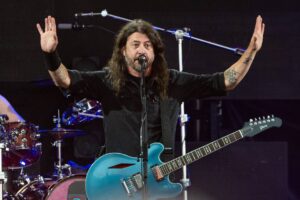 Dave Grohl a lábtörésről elmélkedik, amikor a Foo Fighters pontosan 11 évvel később visszatér Svédországba: „Ez volt a kedvenc Foo Fighters műsorom kibaszott életünkből”
