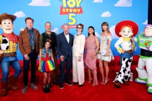 Üdvözöljük az Oscar-versenyen, a Toy Story 5-ben és Taylor Swiftben
