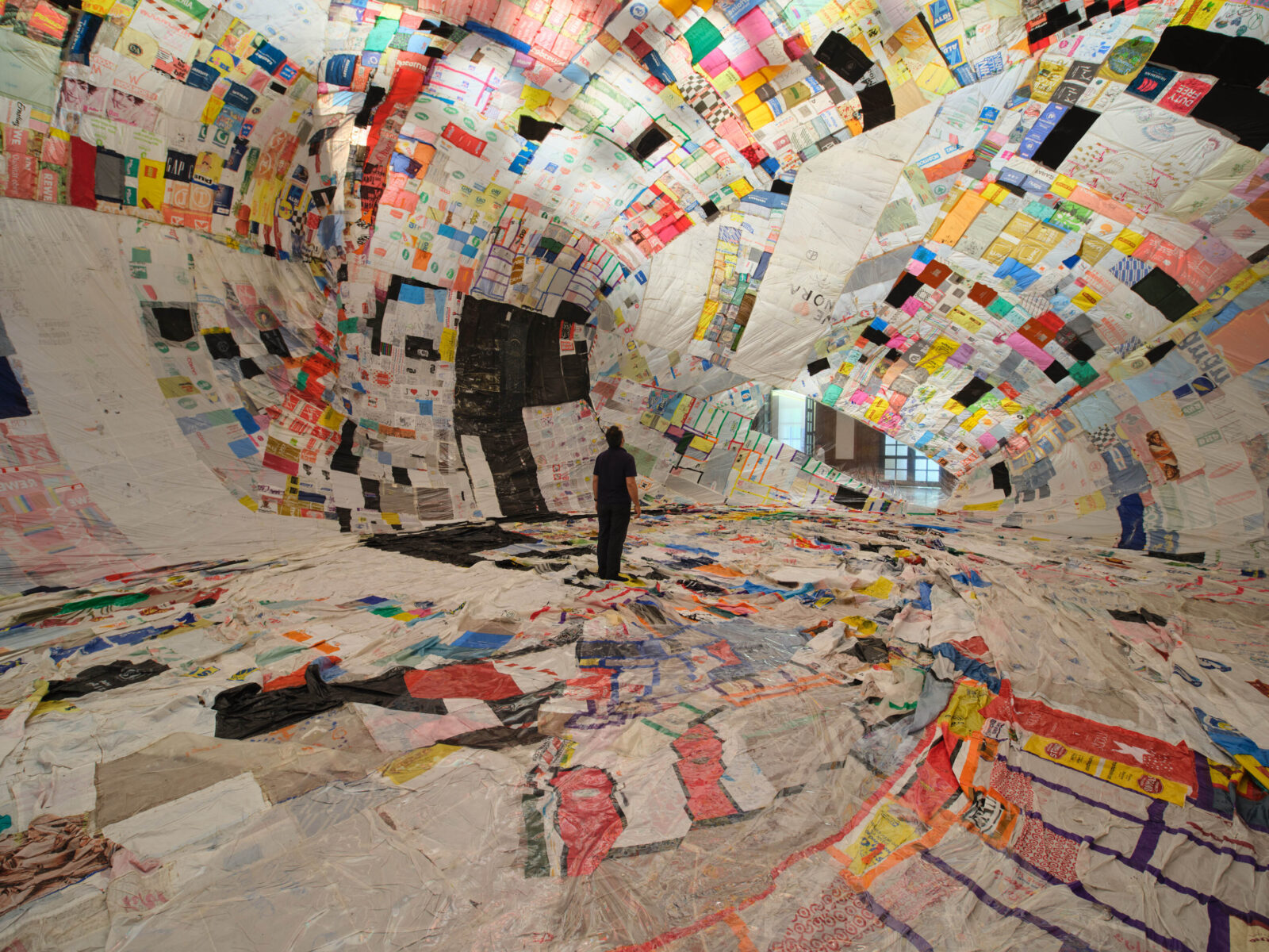 Tomás Saraceno. Ősi jövők. Haus der Kunst. Fotó: Agostino Osio