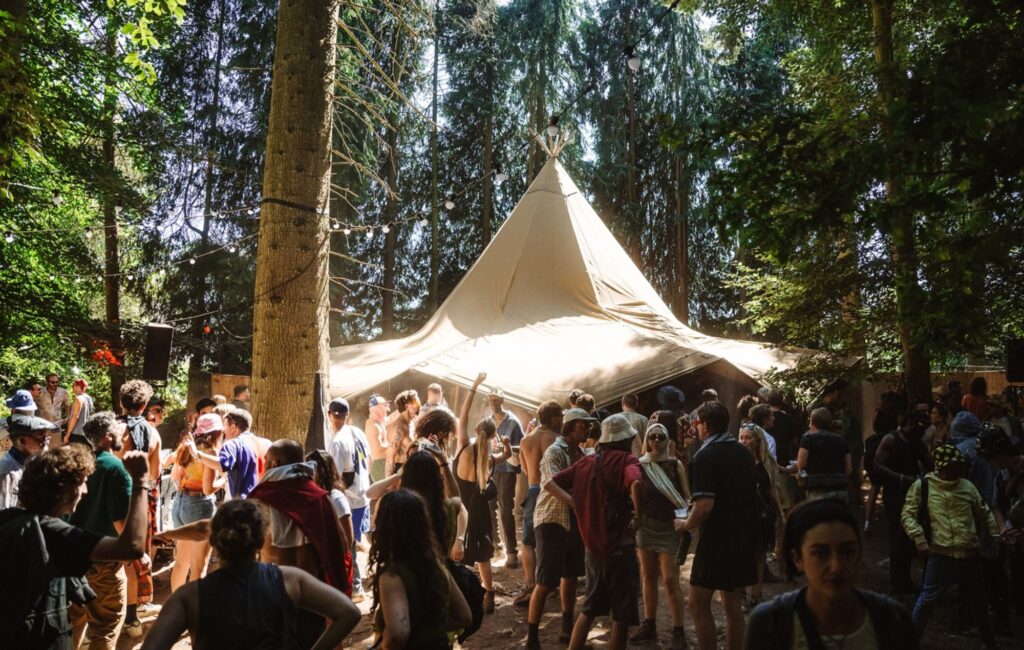 A Houghton Fesztiválon holtan talált nőként tisztelegtek, Ibiza DJ Santanna Oush néven
