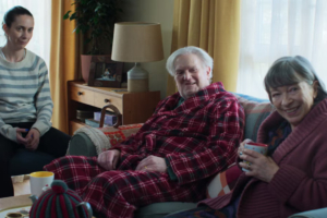 Mike Leigh „Tender Loving Care” című filmje „La Bola Negra” címmel söpörte be a San Sebastian-díjakat, a „NAZA” pedig közönségbólintással jár