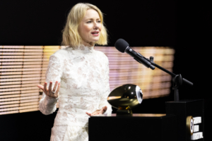 Naomi Watts megdicséri férjét, Billy Crudupot, amiért támogatta a menopauza miatti aktivizmusát: „Olyan édes – és szexi”