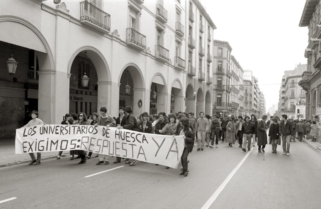 Fernando Alvira Lizano. Egyetemisták bemutatója, 1983. Fernando Alvira Lizano családi archívuma