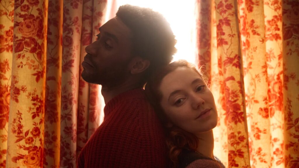 Mirren Mack, CJ Beckford reméli, hogy megtalálja önmagát az Arthur és Clara romantikus drámában: Exkluzív Austin First Look képek

