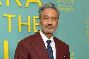 Taika Waititi szerint „valószínűleg elkerülhetetlen” a mesterséges intelligencia, amelyet Hollywoodban fognak használni, de „unalmas és béna”, hogy „gépelje be a felszólításokat a filmkészítéshez”