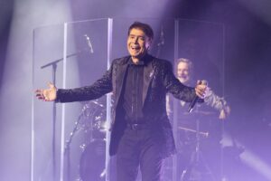 Cliff Richard azt mondja, hogy „reggae-t tanul” a „The Lord Is My Shepherd” karácsonyi kislemez új verziójához.