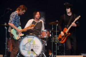 Nézze meg a The Raconteurs újraegyesülését Jack White Nashville-i koncertjén