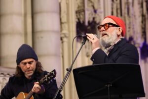 Nézze meg, ahogy Michael Stipe csatlakozik a The National tagjaihoz a REM E-Bow The Letter című dalában